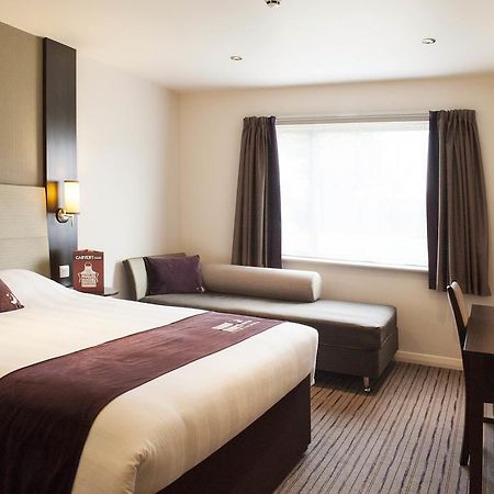 Premier Inn Glasgow Braehead Exteriör bild
