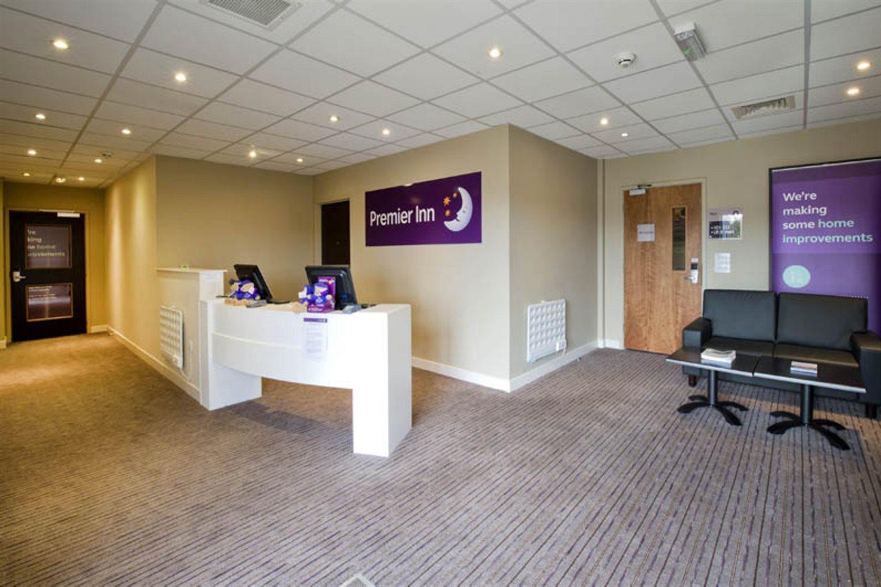 Premier Inn Glasgow Braehead Exteriör bild