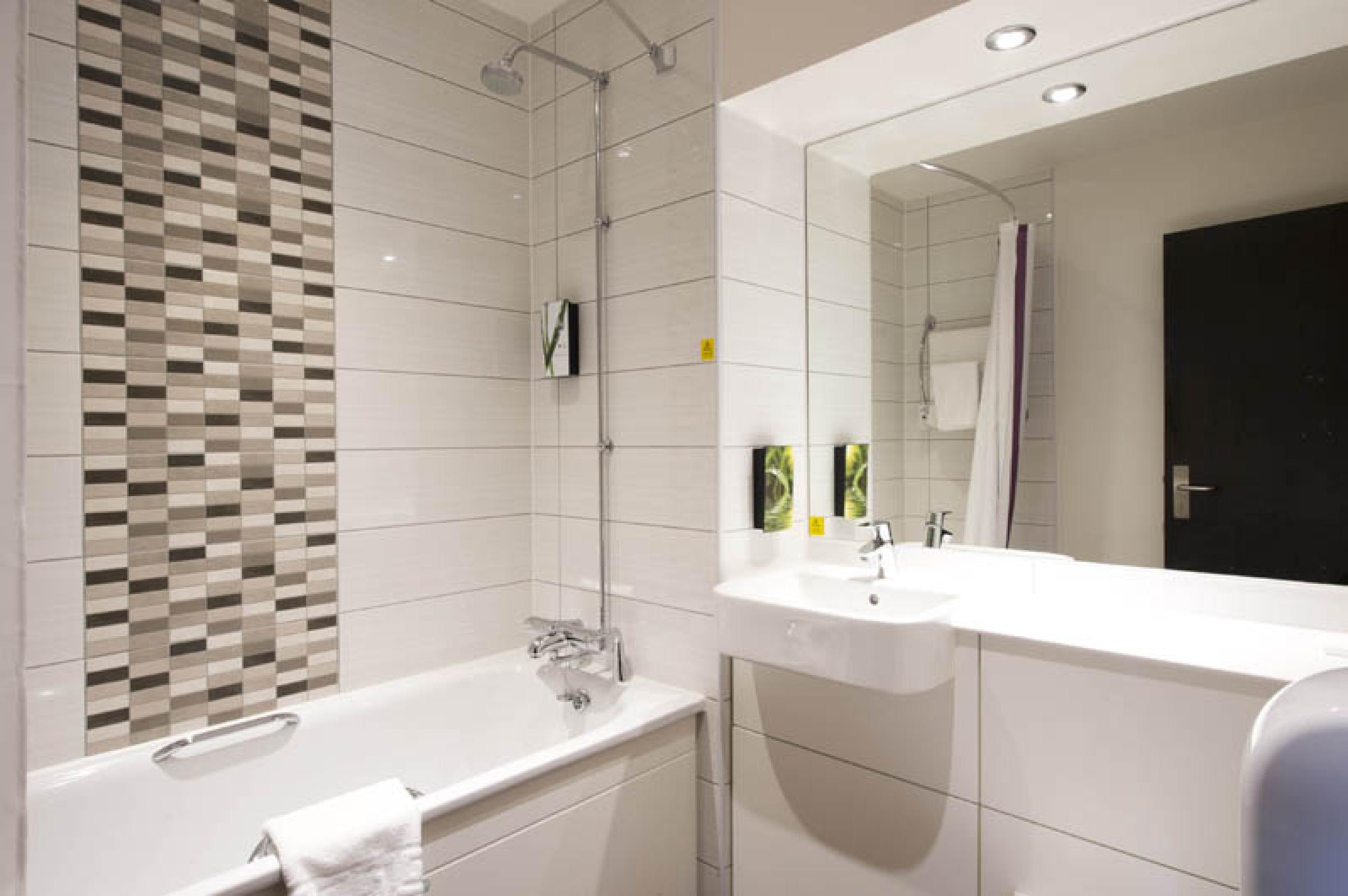 Premier Inn Glasgow Braehead Exteriör bild