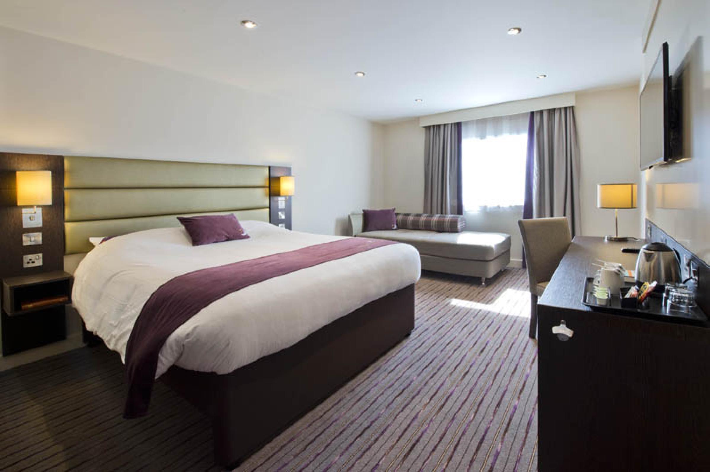 Premier Inn Glasgow Braehead Exteriör bild