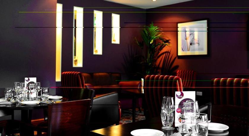Premier Inn Glasgow Braehead Exteriör bild