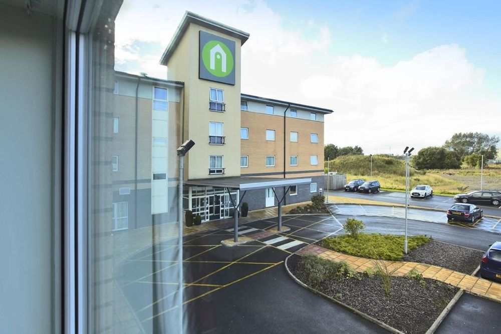 Premier Inn Glasgow Braehead Exteriör bild