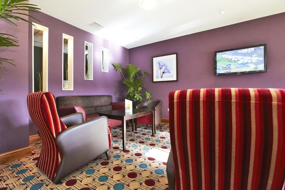 Premier Inn Glasgow Braehead Exteriör bild