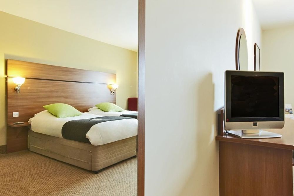 Premier Inn Glasgow Braehead Exteriör bild