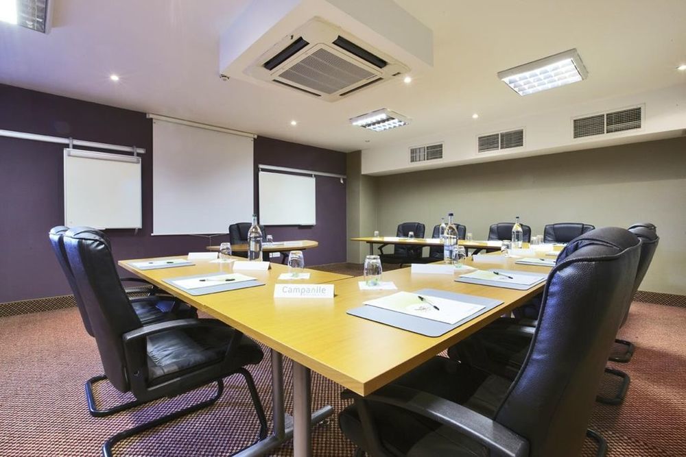 Premier Inn Glasgow Braehead Exteriör bild
