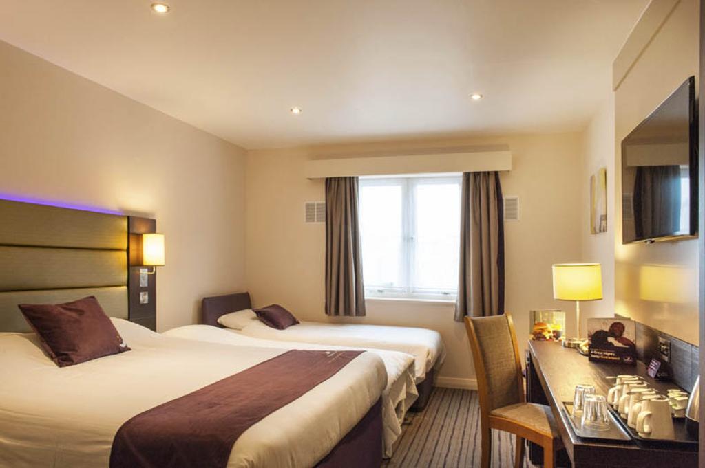 Premier Inn Glasgow Braehead Exteriör bild