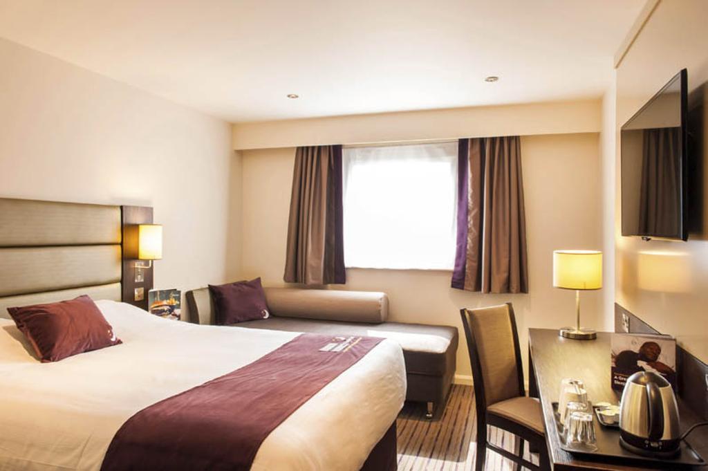 Premier Inn Glasgow Braehead Exteriör bild