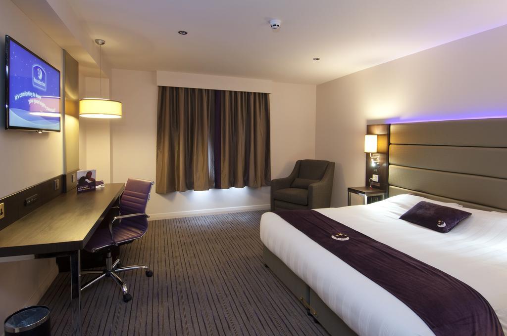 Premier Inn Glasgow Braehead Exteriör bild