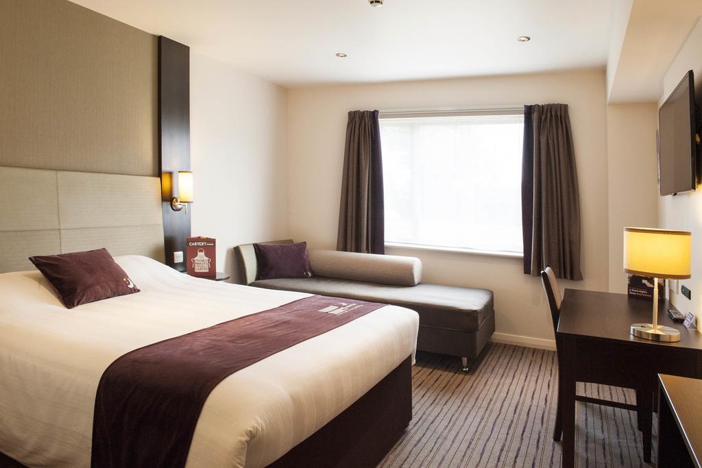 Premier Inn Glasgow Braehead Exteriör bild