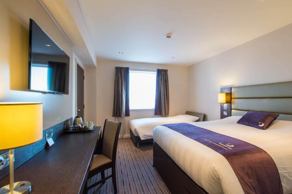 Premier Inn Glasgow Braehead Exteriör bild