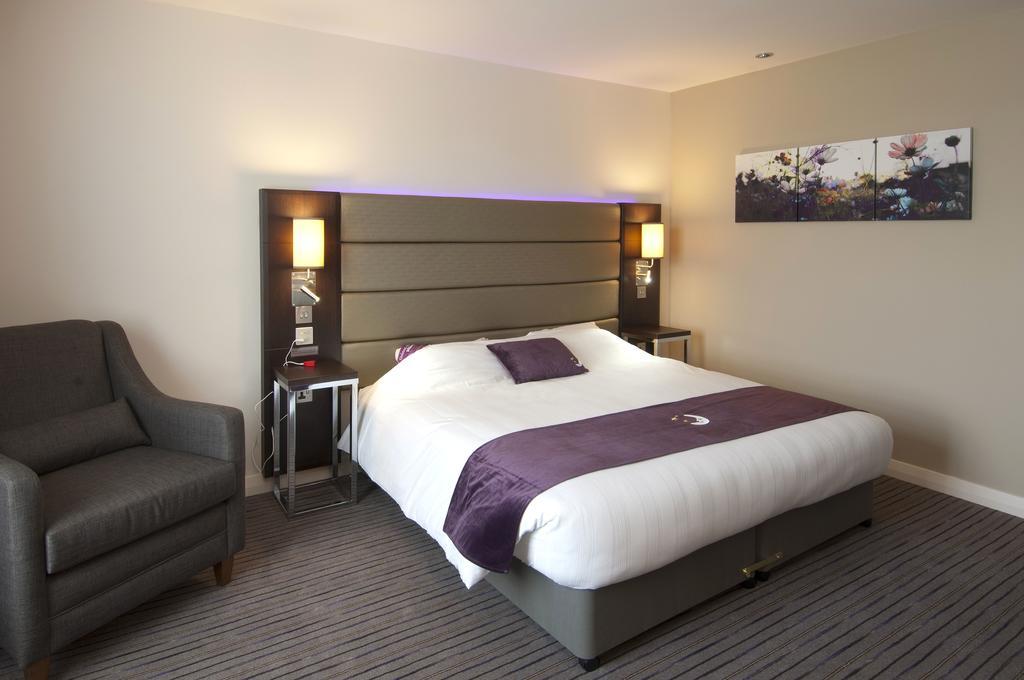 Premier Inn Glasgow Braehead Exteriör bild