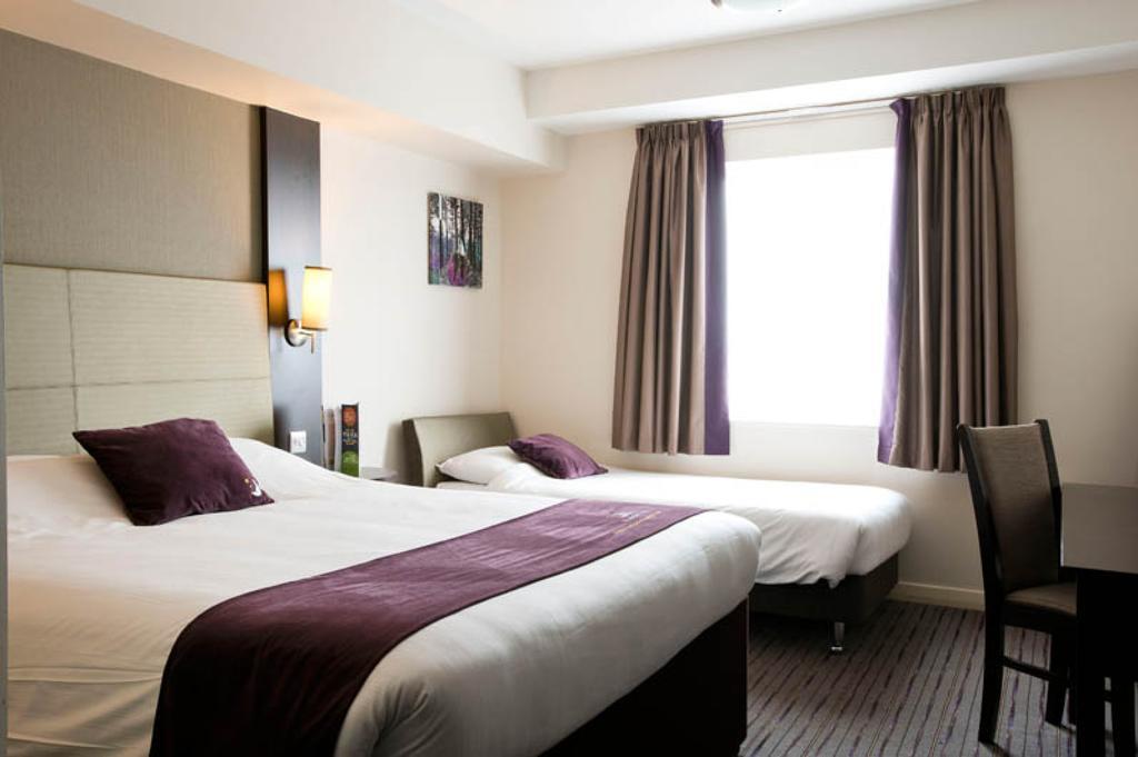 Premier Inn Glasgow Braehead Exteriör bild