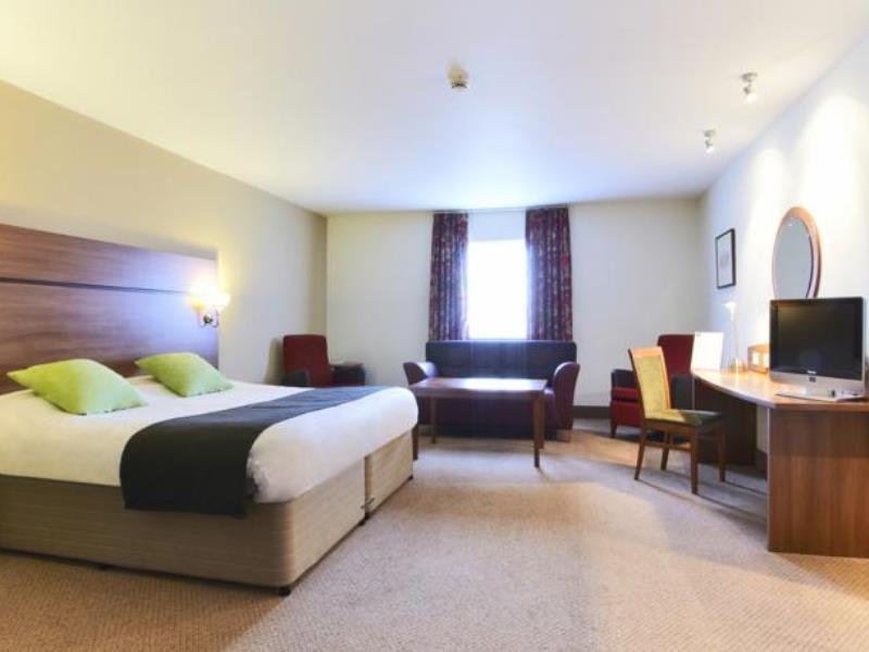 Premier Inn Glasgow Braehead Exteriör bild