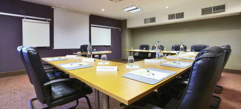 Premier Inn Glasgow Braehead Exteriör bild